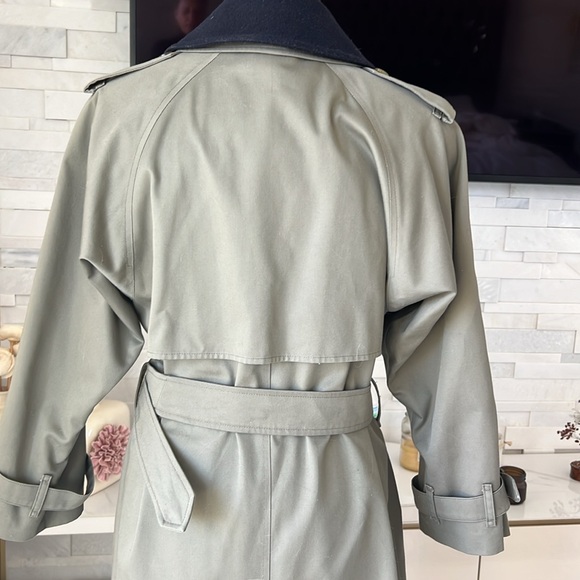 Burberry trench coat - Picture 5 of 11